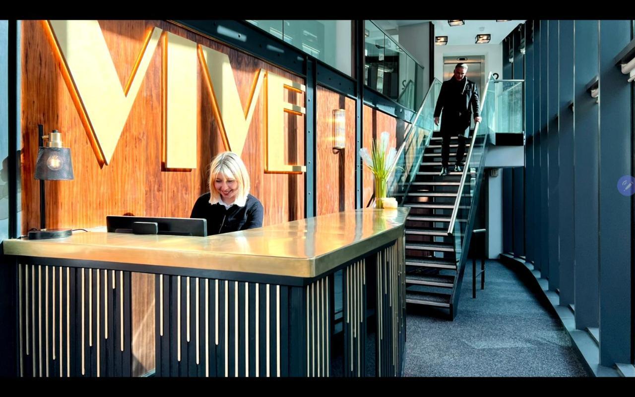 הייסטינגס Vive Hotel מראה חיצוני תמונה