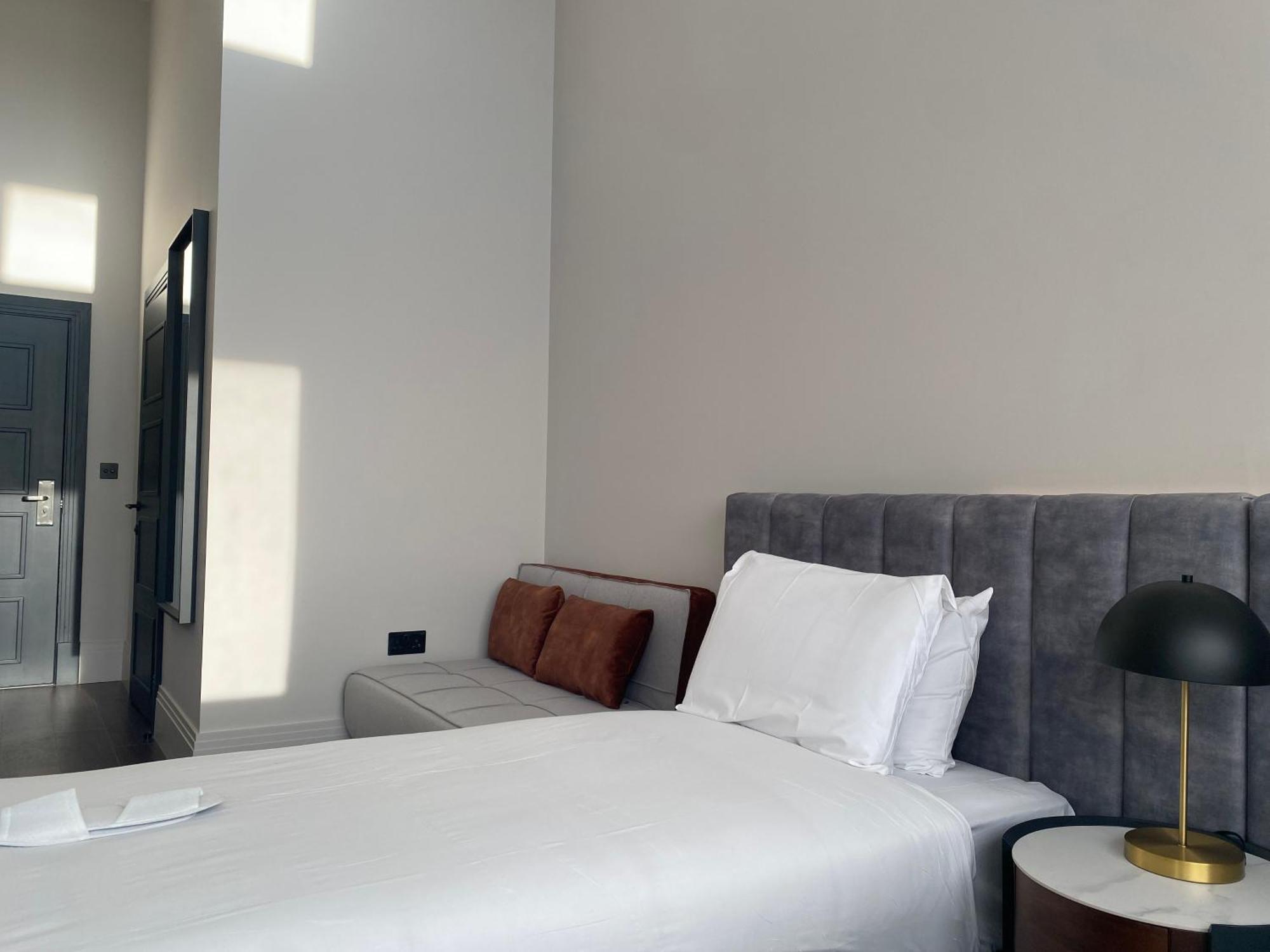 הייסטינגס Vive Hotel מראה חיצוני תמונה