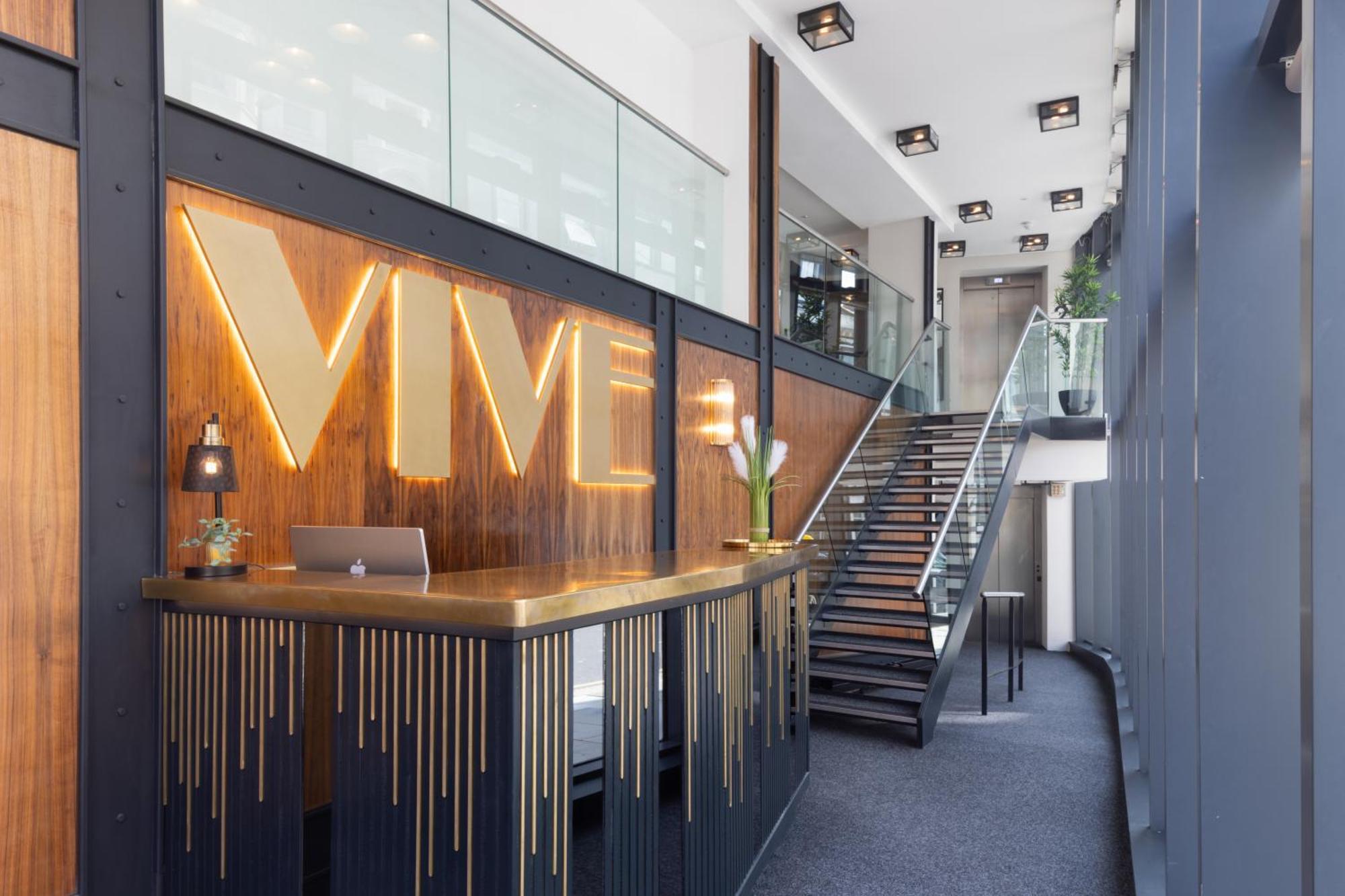הייסטינגס Vive Hotel מראה חיצוני תמונה